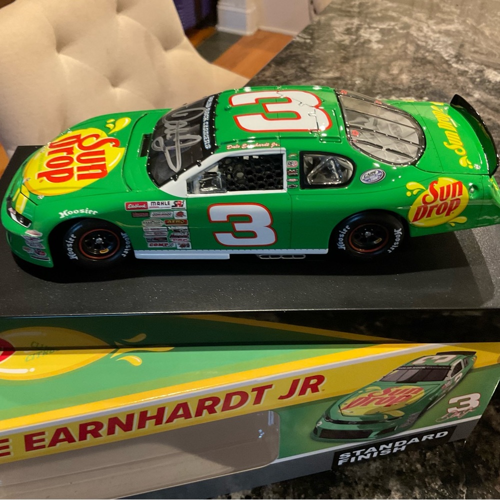🏁 Dale Earnhardt Jr. AUTOGRAPHED #3 Sun Drop 🏁 - Picture 2 of 4